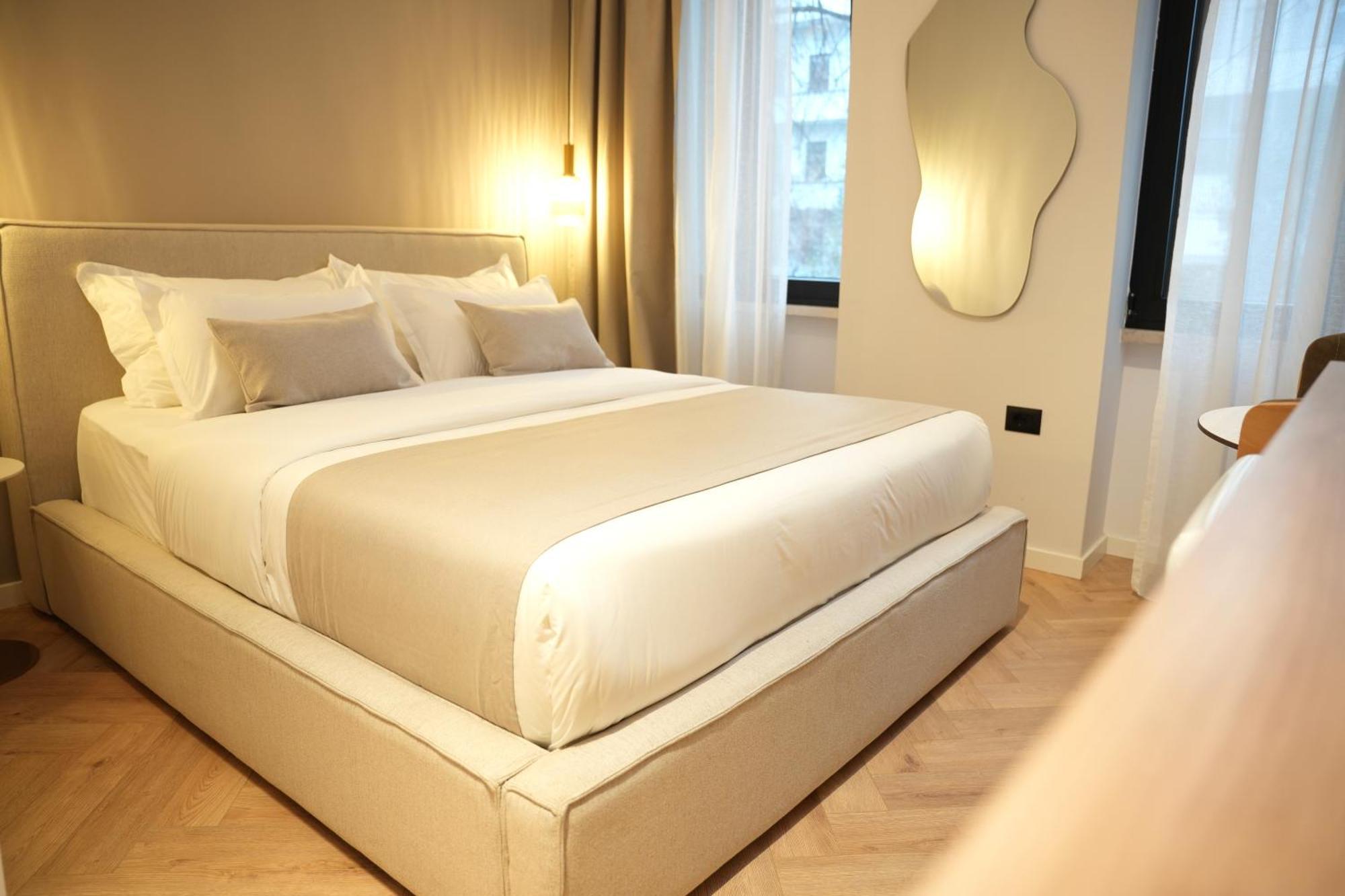 Nea Deluxe Apart-Hotel Tirana Esterno foto