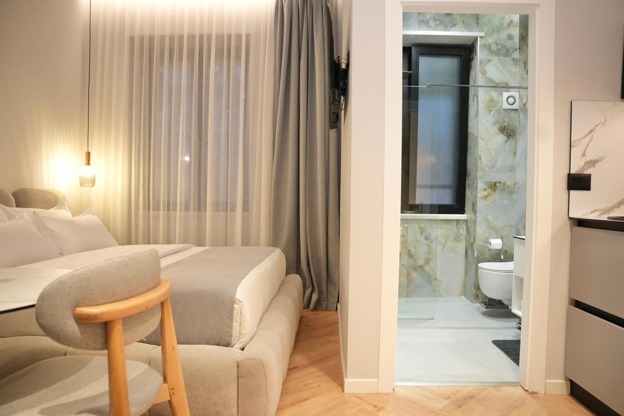 Nea Deluxe Apart-Hotel Tirana Esterno foto
