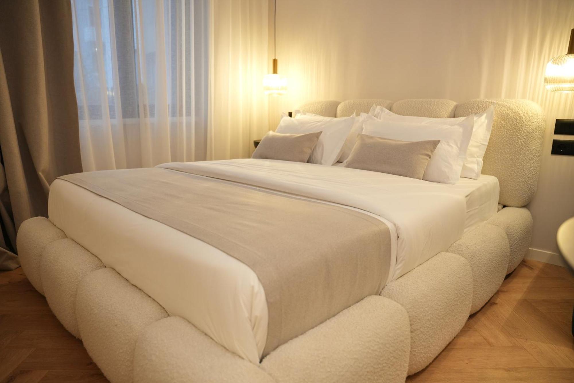 Nea Deluxe Apart-Hotel Tirana Esterno foto