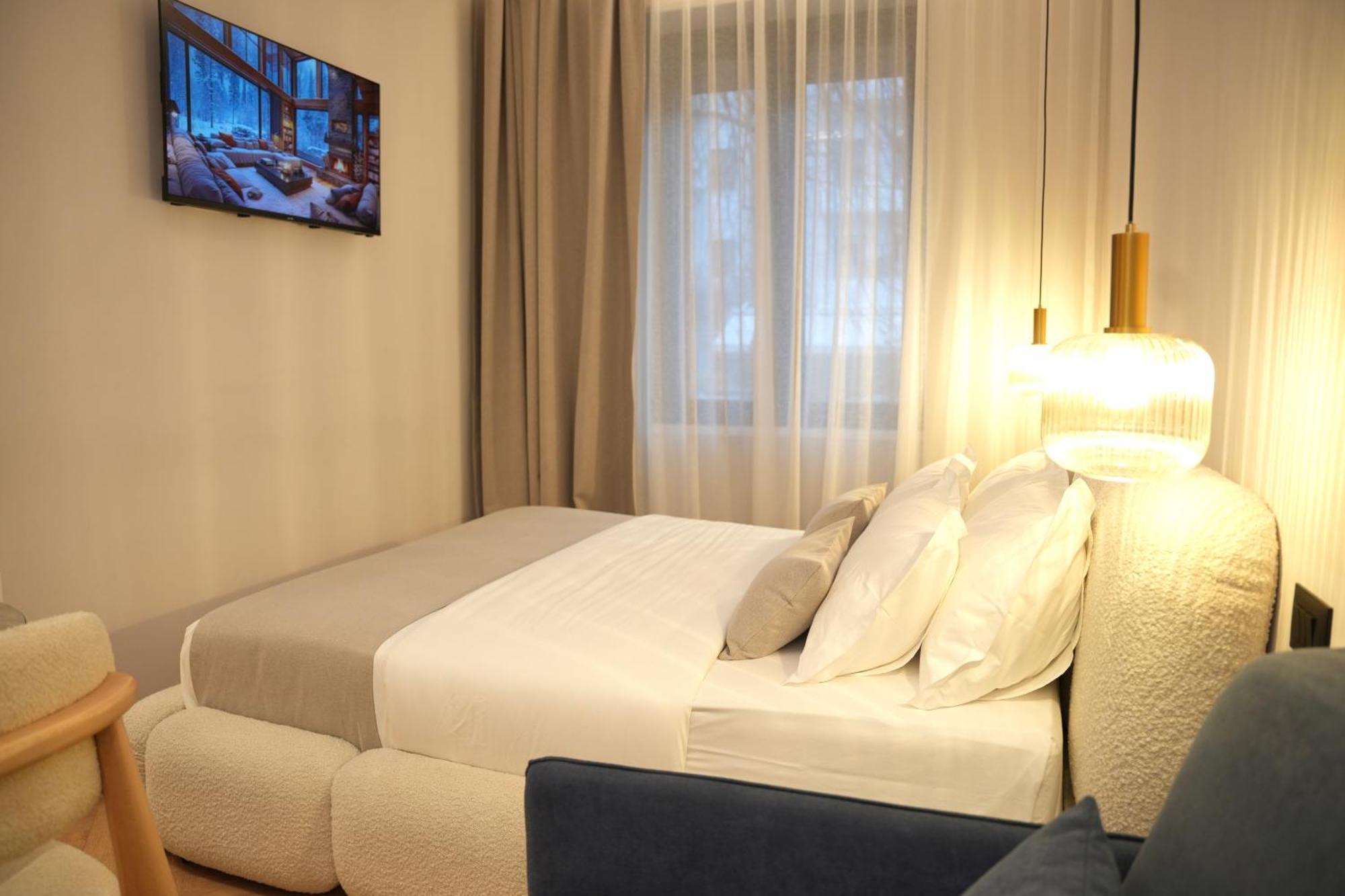 Nea Deluxe Apart-Hotel Tirana Esterno foto