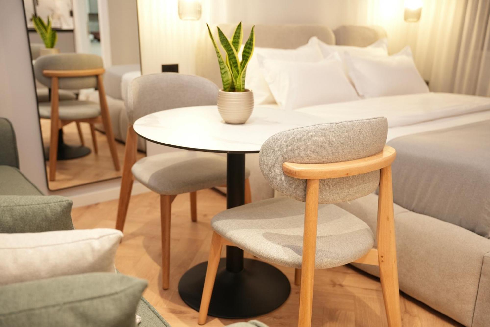Nea Deluxe Apart-Hotel Tirana Esterno foto