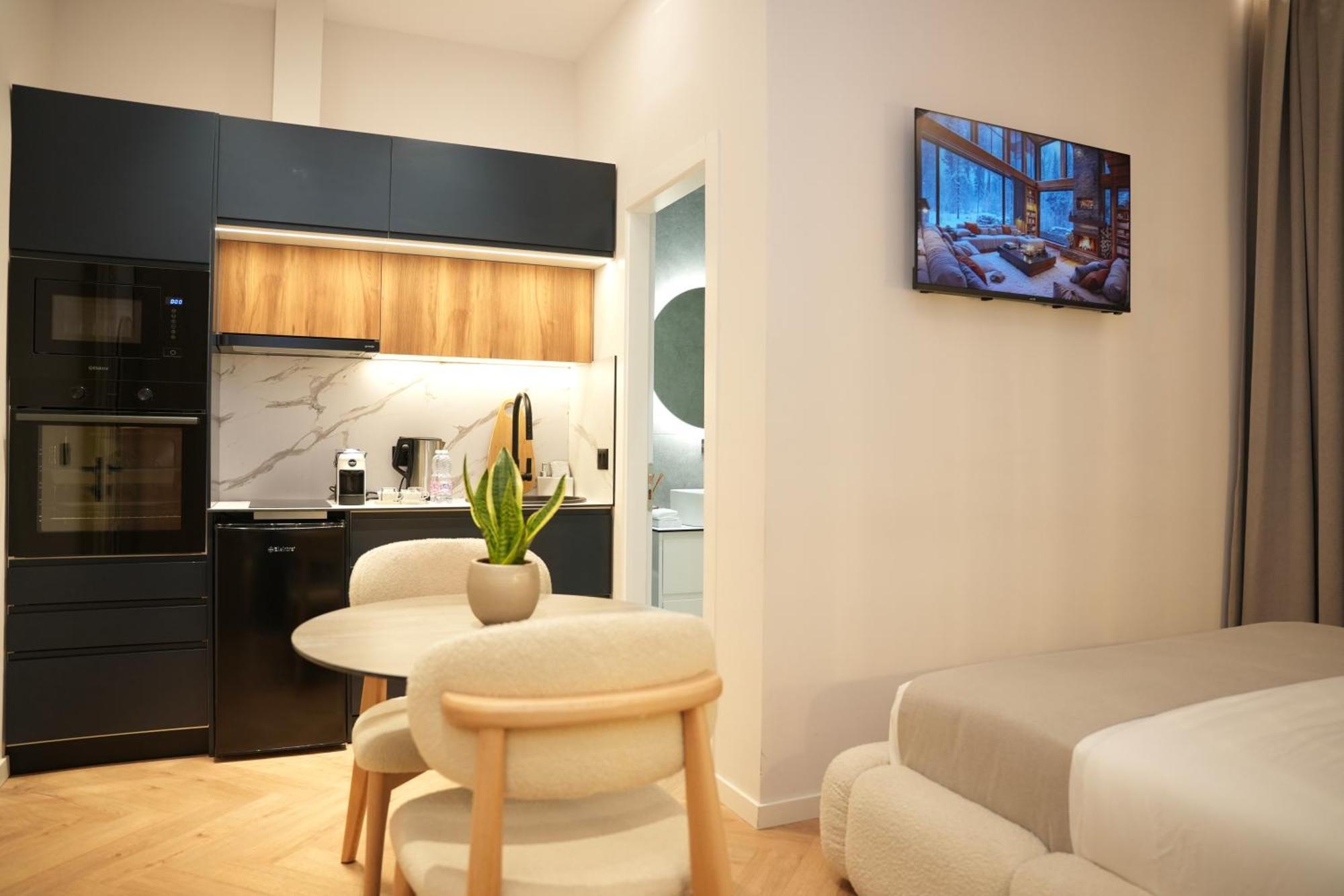 Nea Deluxe Apart-Hotel Tirana Esterno foto