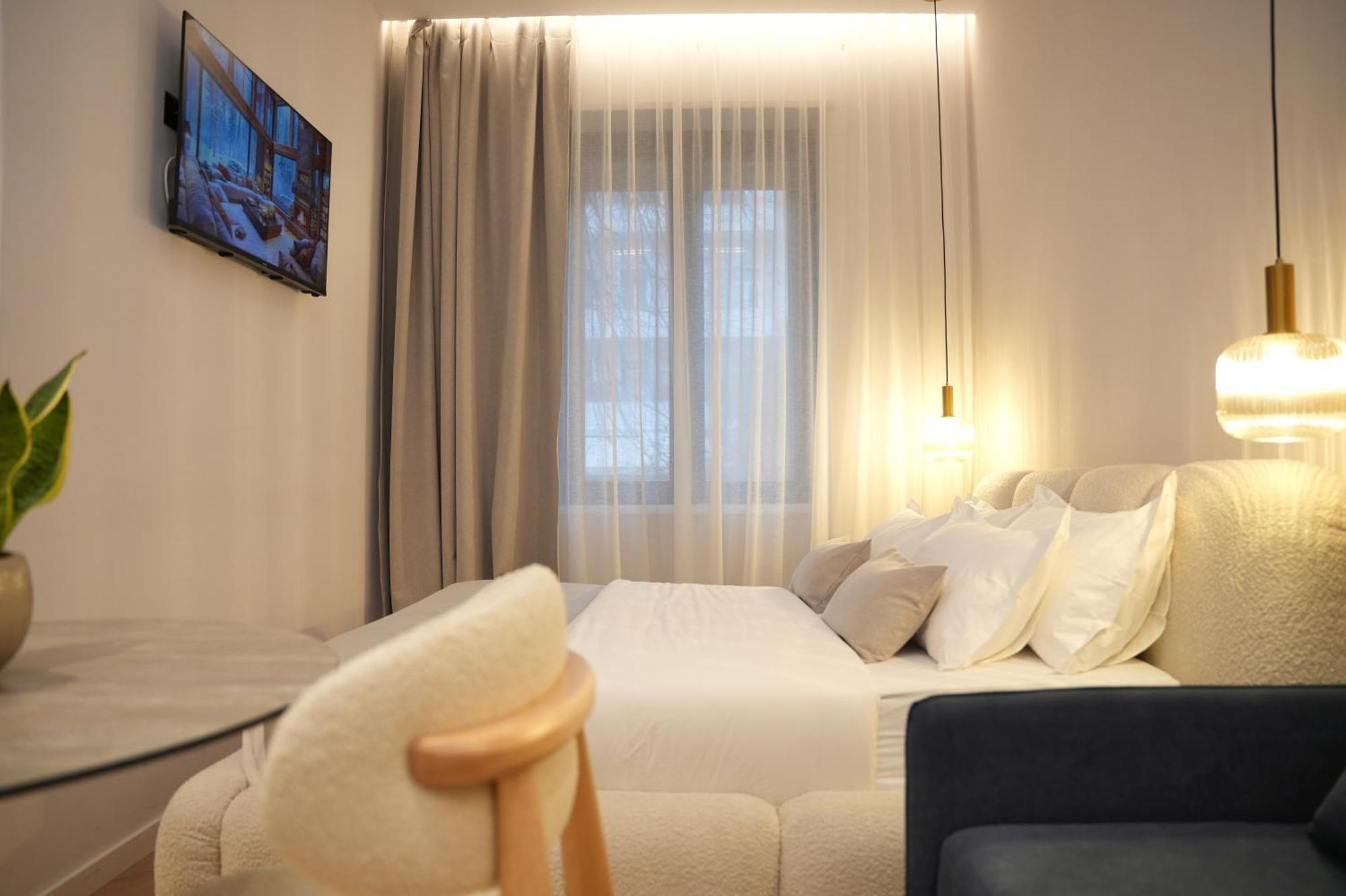 Nea Deluxe Apart-Hotel Tirana Esterno foto