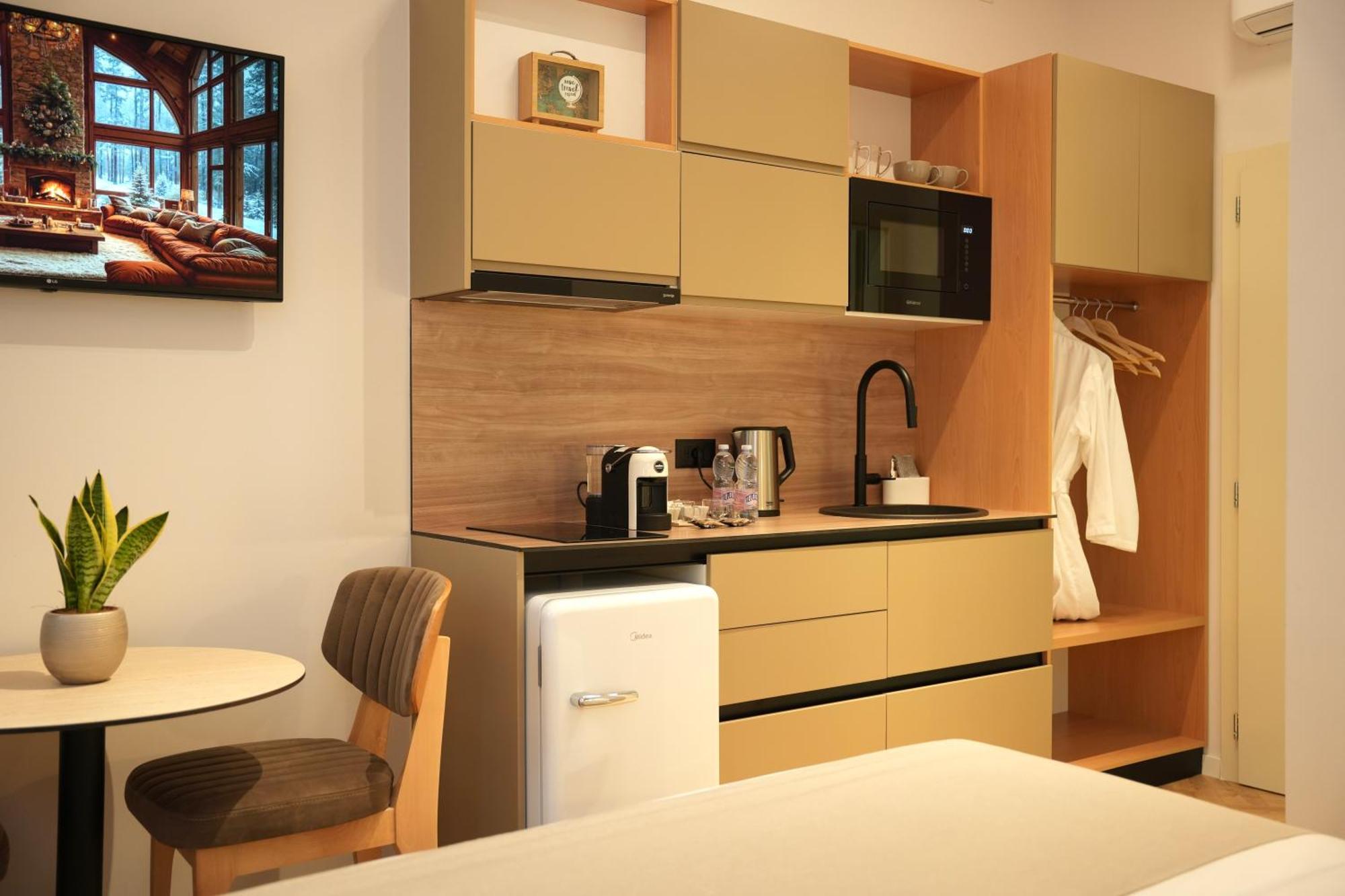 Nea Deluxe Apart-Hotel Tirana Esterno foto