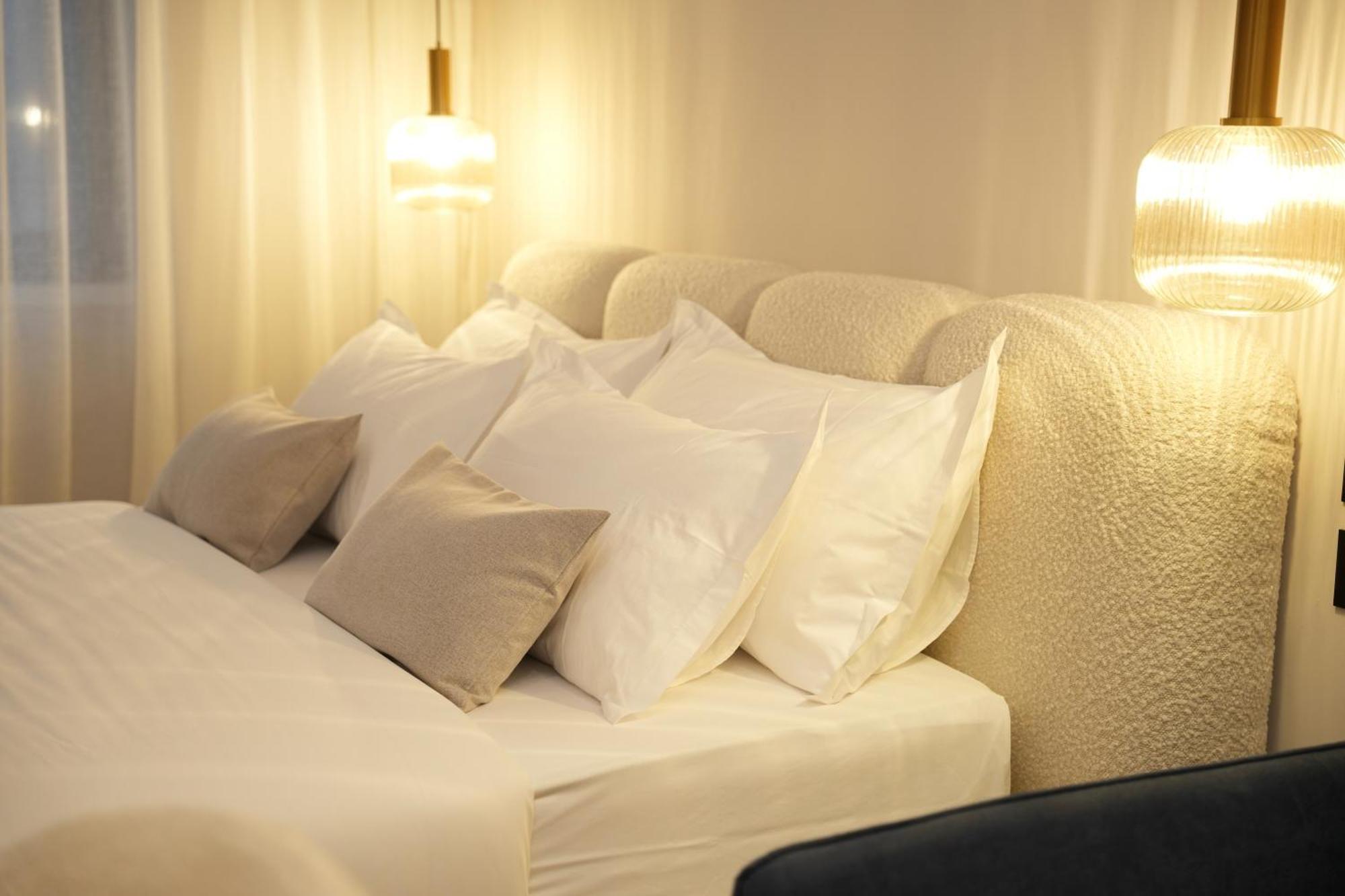 Nea Deluxe Apart-Hotel Tirana Esterno foto