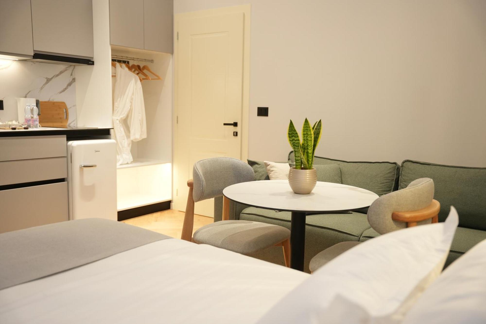 Nea Deluxe Apart-Hotel Tirana Esterno foto
