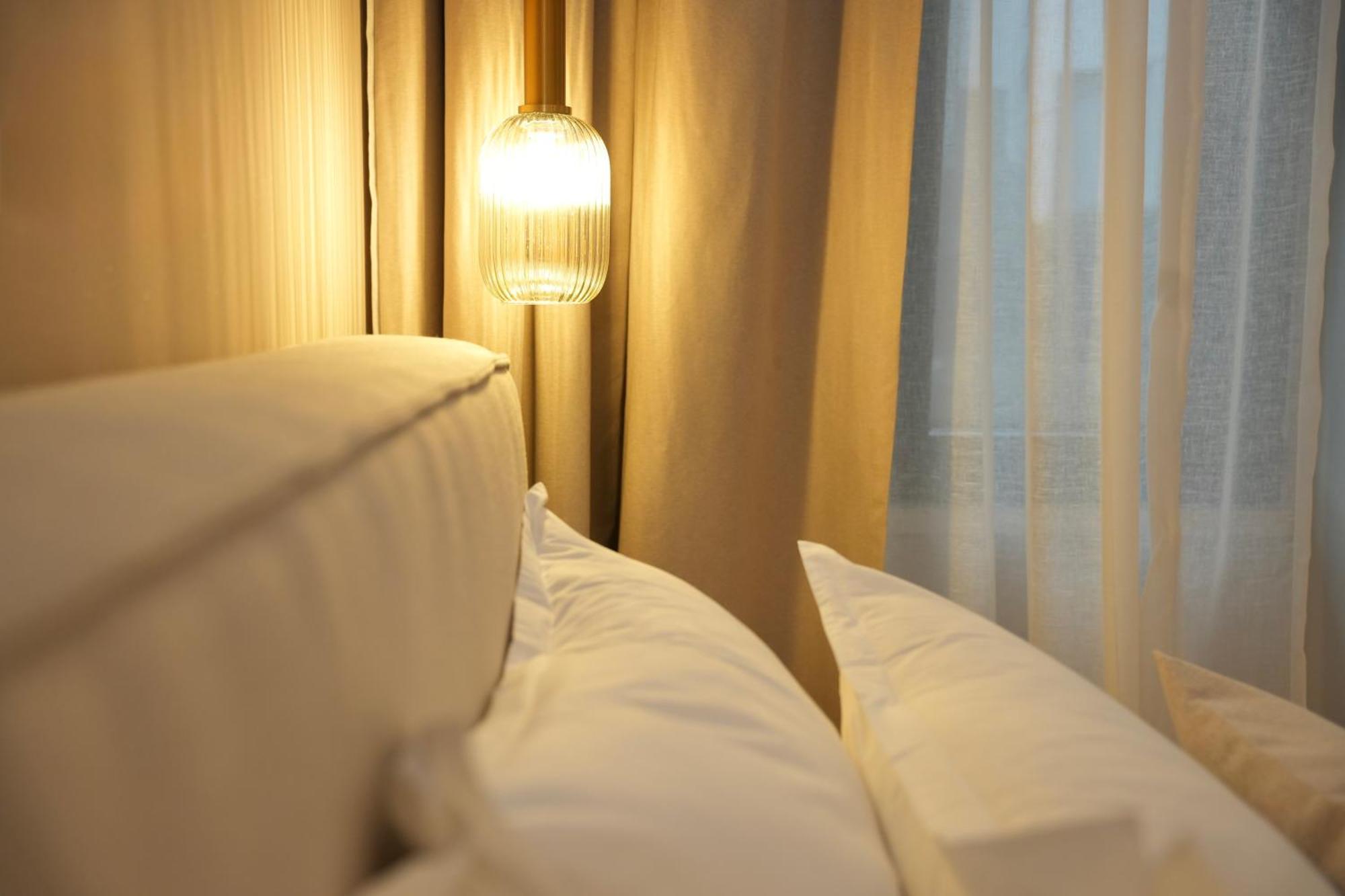 Nea Deluxe Apart-Hotel Tirana Esterno foto