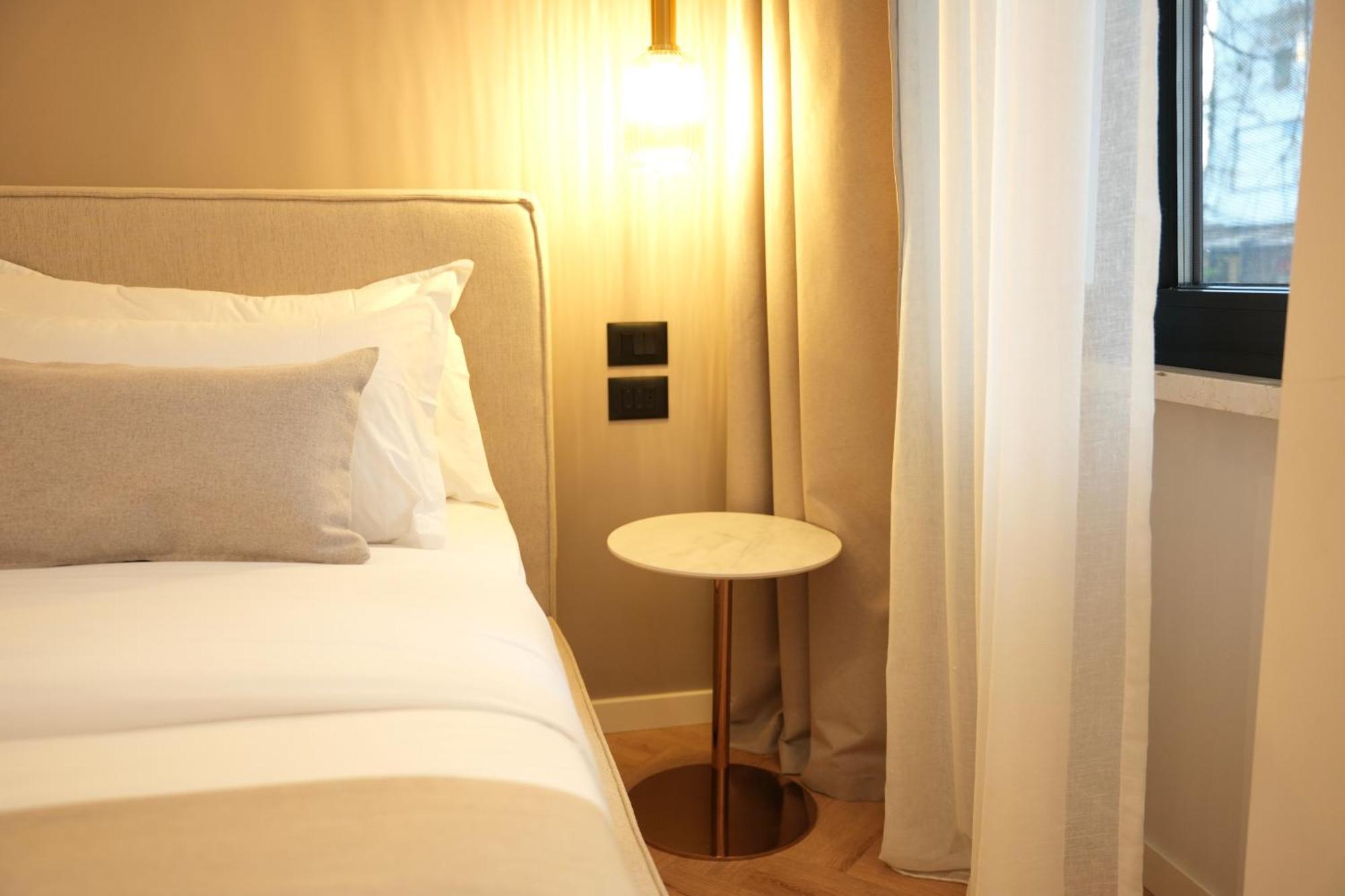 Nea Deluxe Apart-Hotel Tirana Esterno foto