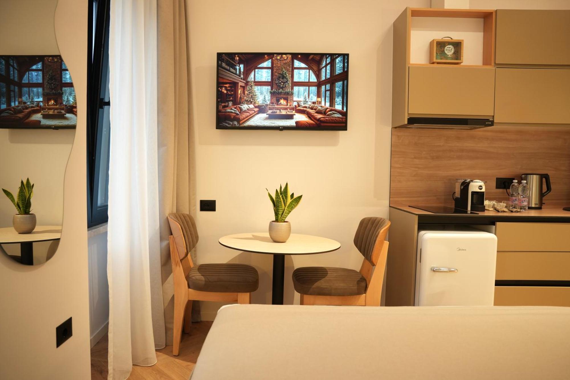 Nea Deluxe Apart-Hotel Tirana Esterno foto